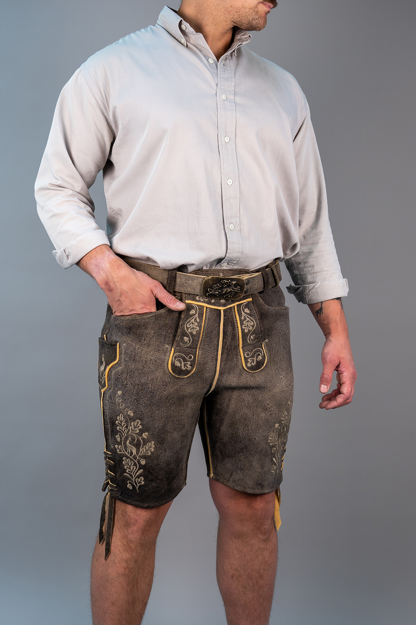 Kurze Latzhose aus hochwertigem Leder von der Gerberei Kolesch in Biberach